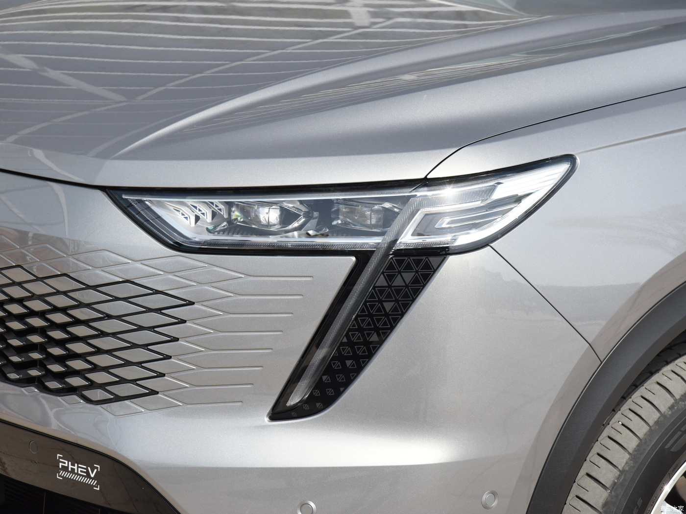 Trumpchi Fierce Dragon MAX 2023 Electric Car 1.5L HI4 105 4DW Flagship Energy Vehicle with Cruising Range of 105 km