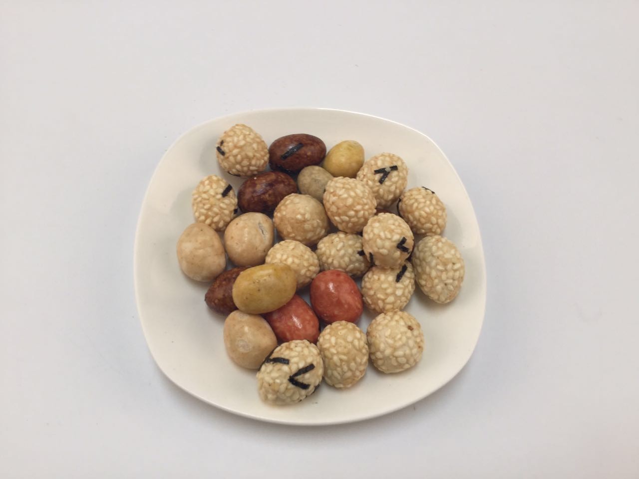 Roasted 100% Healthy Delicious Natural Soy sauce flavor Peanuts Coated in Colorful Skin in Bulk Packing
