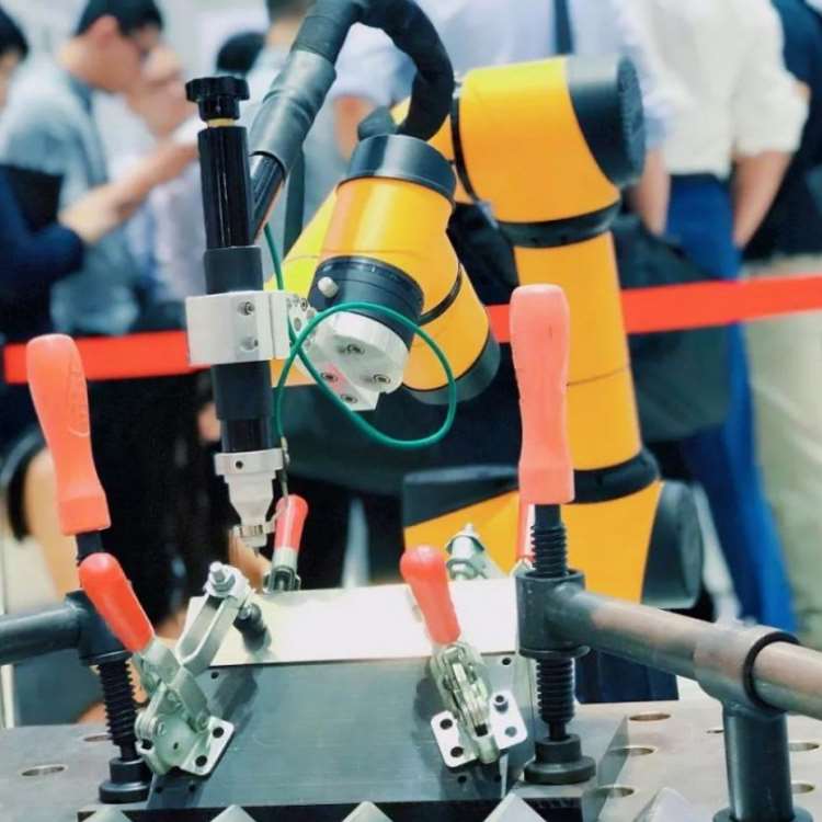 AUBO i5 Collaborative Robot With 6 Axis Robotic Arm For Lock Screw Of The Production Line As Cobot