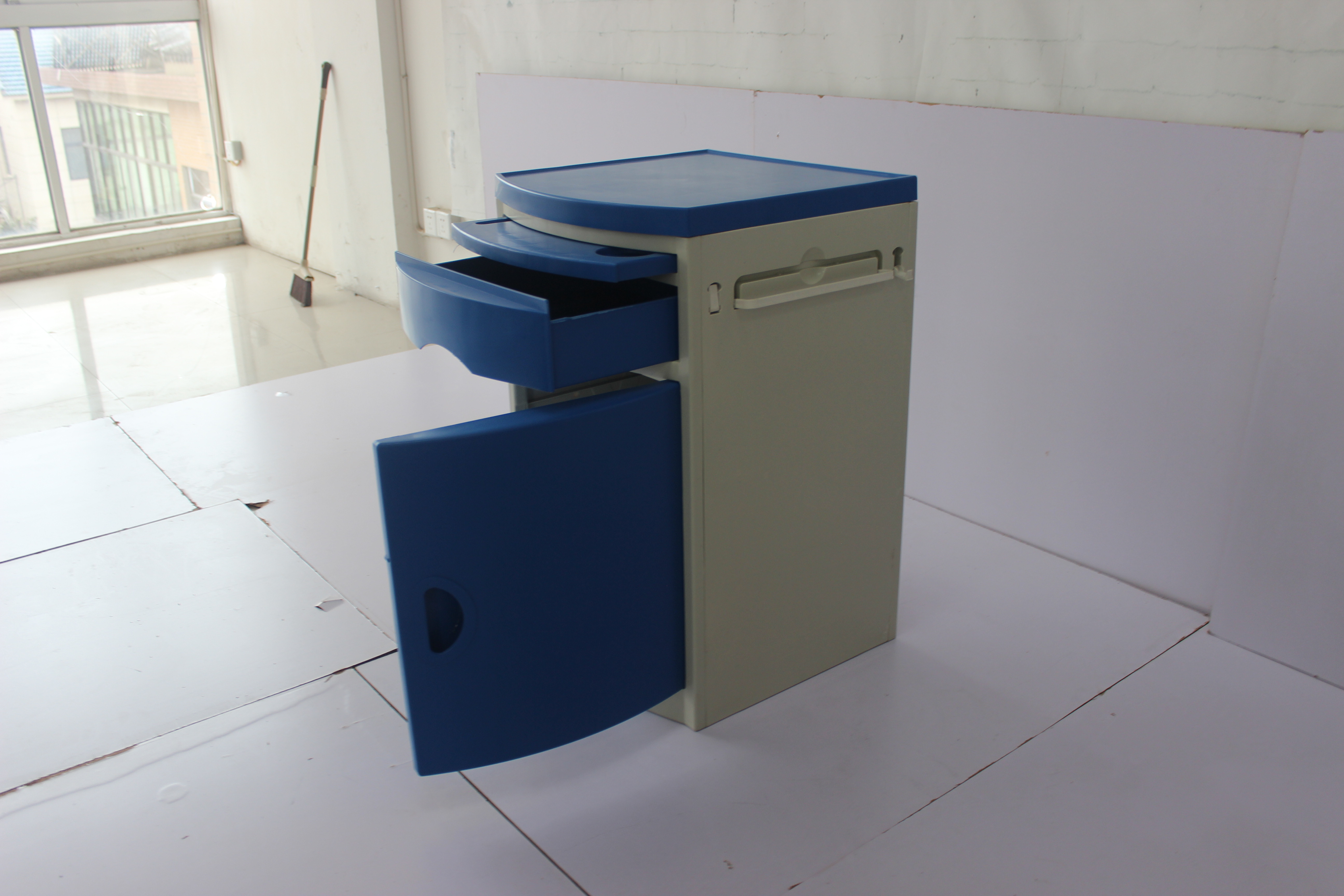 50KG Loading Tray ABS Hospital Bedside Cabinet With Lock