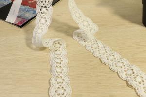 Quality 45mm Width Guipure Lace Trims , Multiapplication Floral Lace Ribbon wholesale