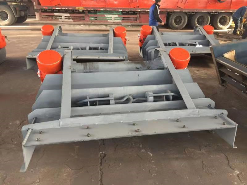 Industrial Metallurgy Gold Mining Machine Stone Sand Vibrating Screen Sieve
