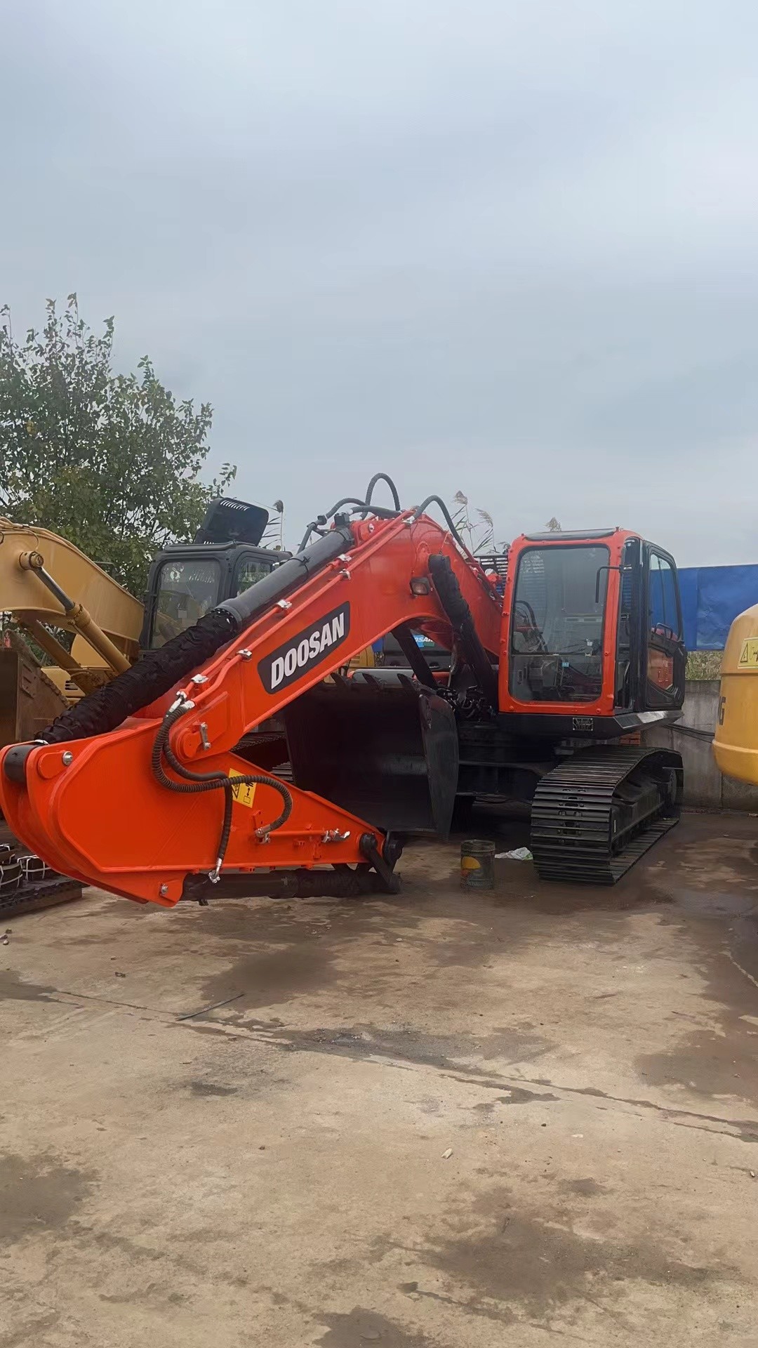 Used Crawler Second Hand Excavator 22 Ton Doosan Dh225lc9 Orange