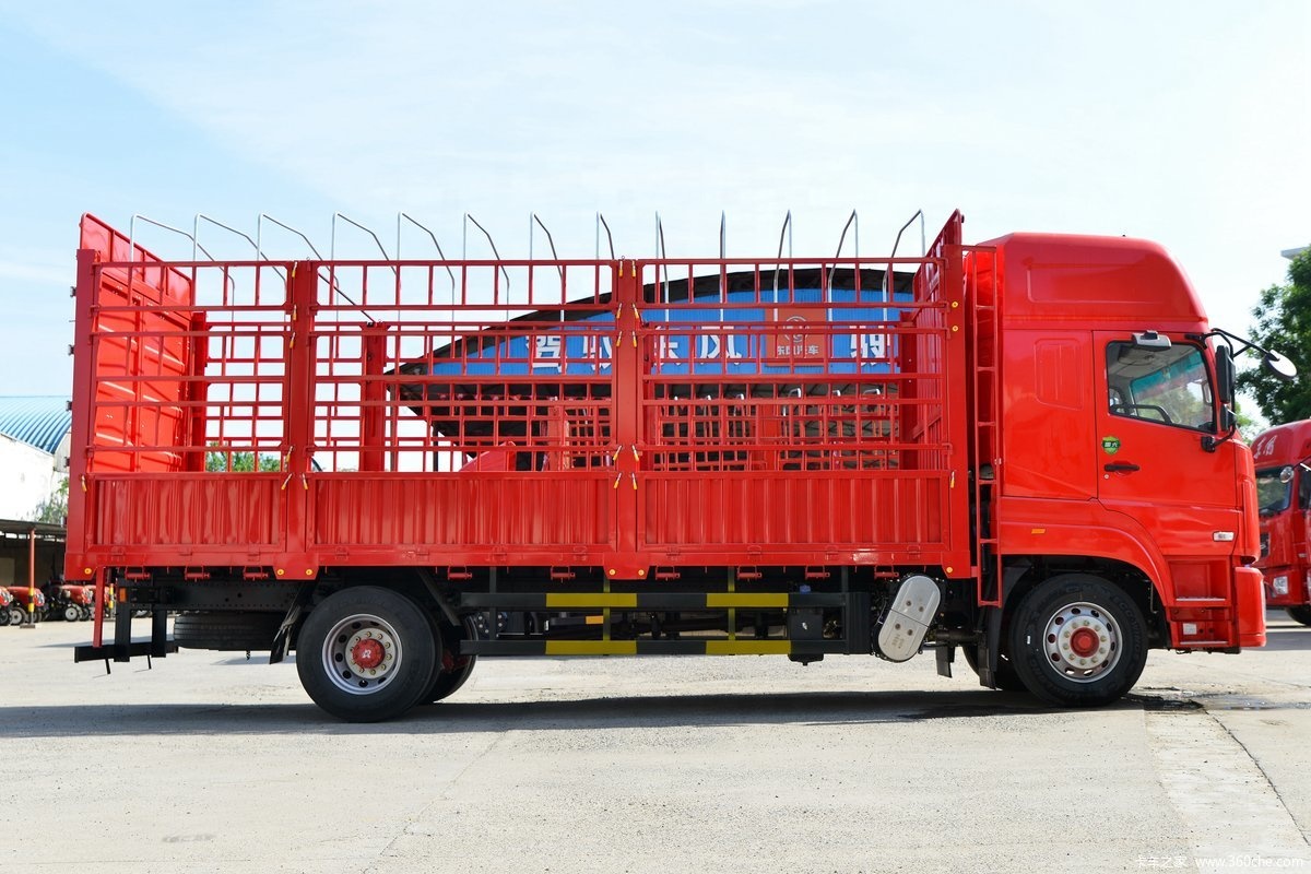Excellent Performance Medium Fence Cargo Truck for Live Stocks and Poultry Transportation