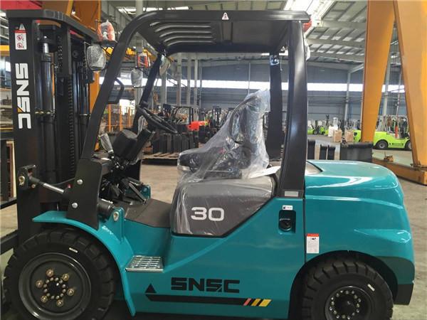 3tonne Diesel Counter Balance Lifter Truck with Auto Electric Hydraulic