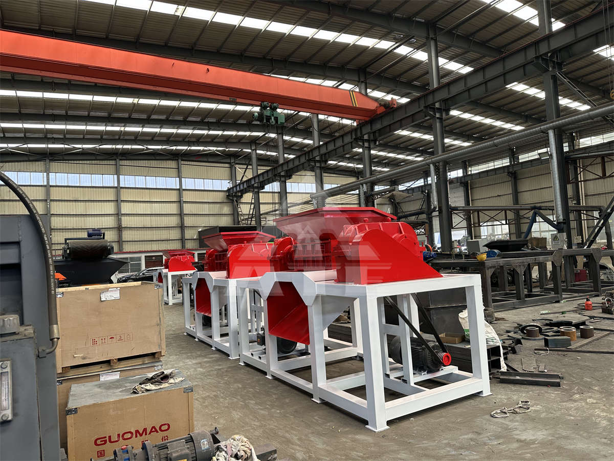 Scrap Tire Shredding Machine Waste Tire Recycling Rubber Tire Chipper