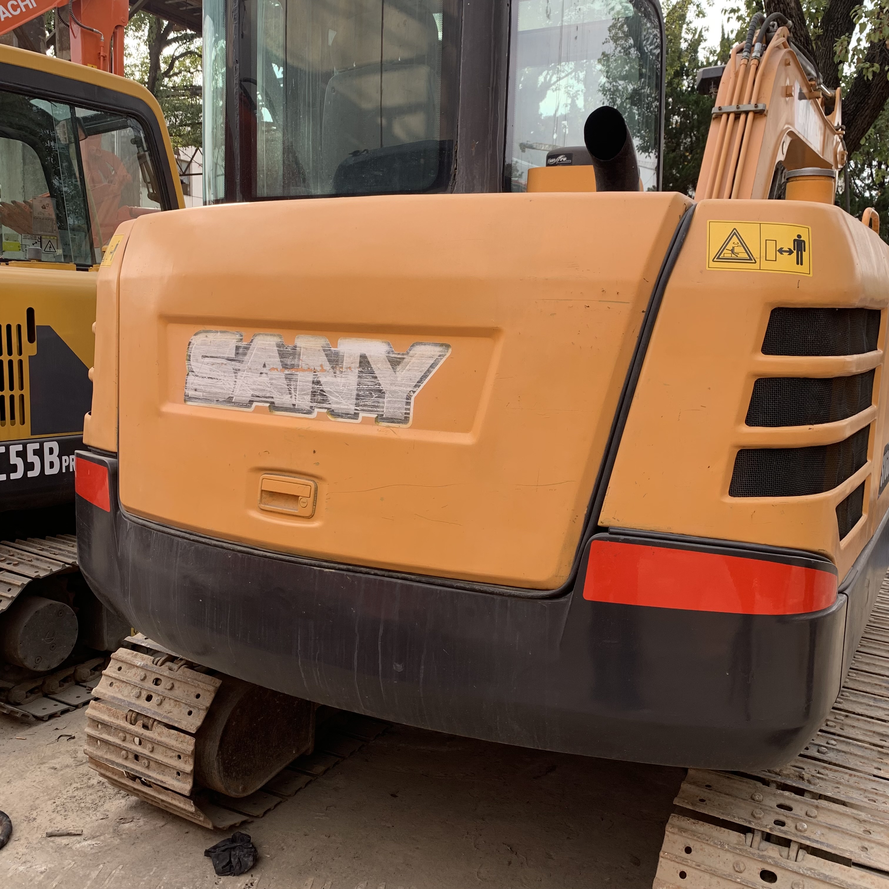 Sany SY60 Excavator in Good Condition with Original Design and 6000kg Operating Weight
