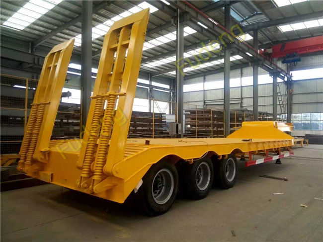Three Axles Hydraulic Low Bed Semi Trailer Load Capacity 40 - 80 Tons