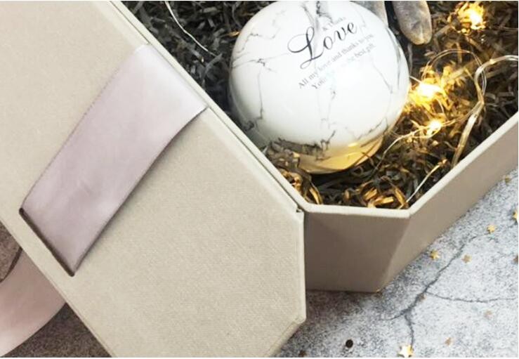 Customized Printing Logo Cosmetic box Recyclable lovely Cardboard gif tbox with Portable gift bag
