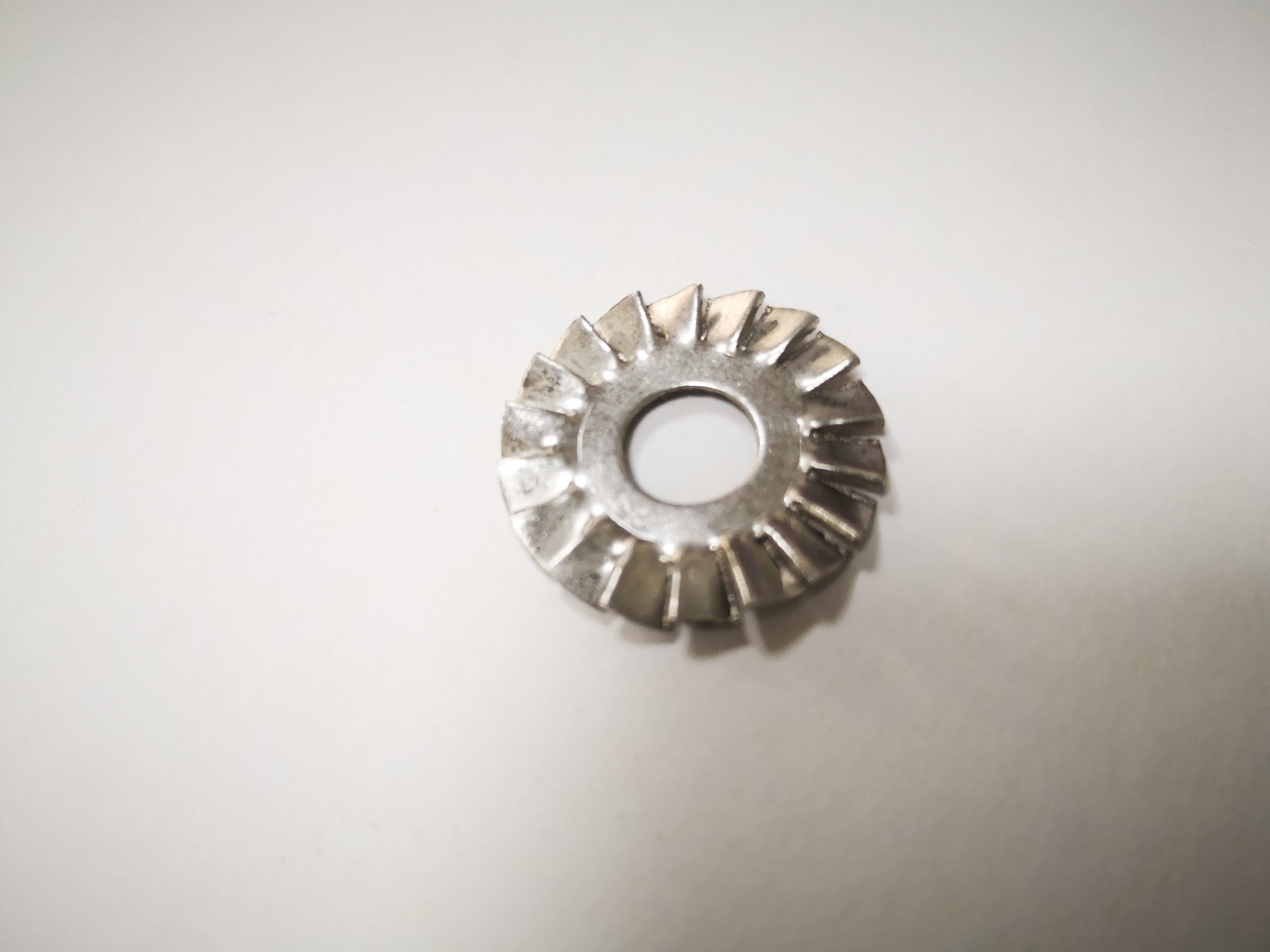 24mm circular solar conductive sheet, stainless steel, no folded edge, with teeth, photovoltaic circular grounding sheet, photovoltaic accessory
