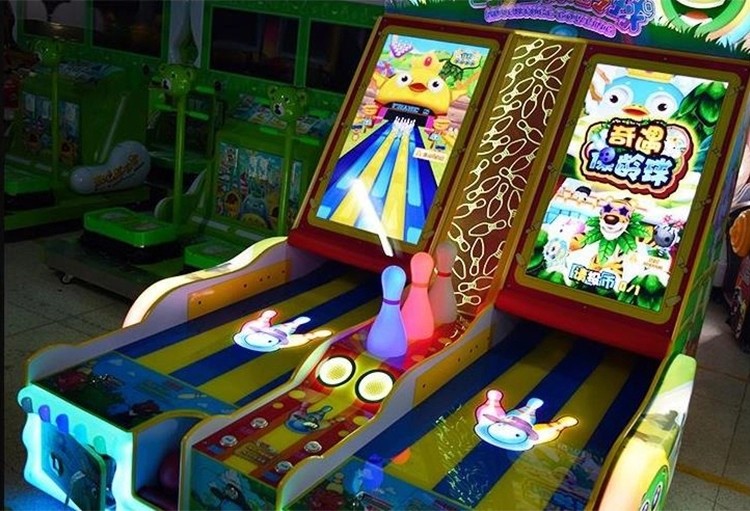 40 " LCD Kids Arcade Machine / Throwing Balls Bowling Arcade Game Machine