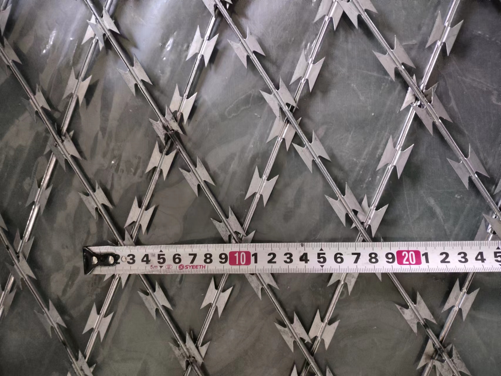 welded razor wire mesh