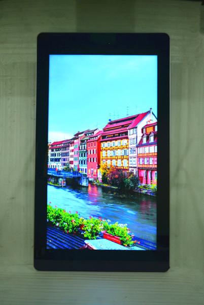 High Bright 2500 nits Outdoor Digital Signage 65" Sunlight readable IP65 E