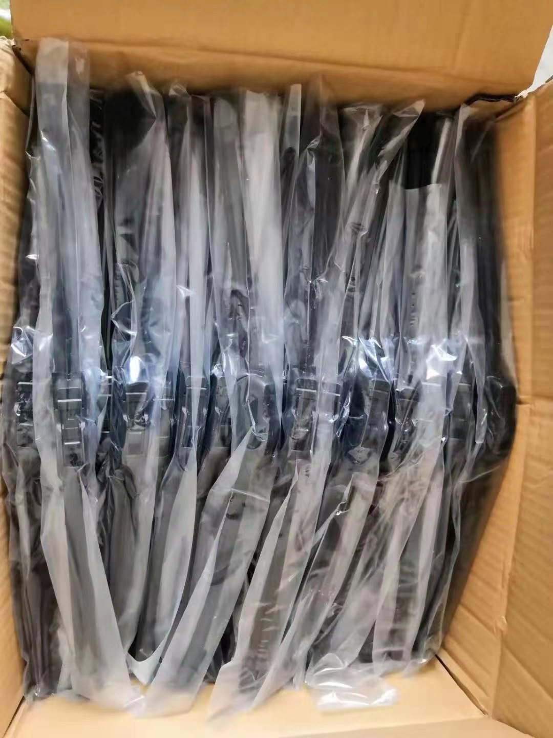 ABS Plastic Adaptor Universal Windshield Wiper for Cold and Warm Weather Reliability