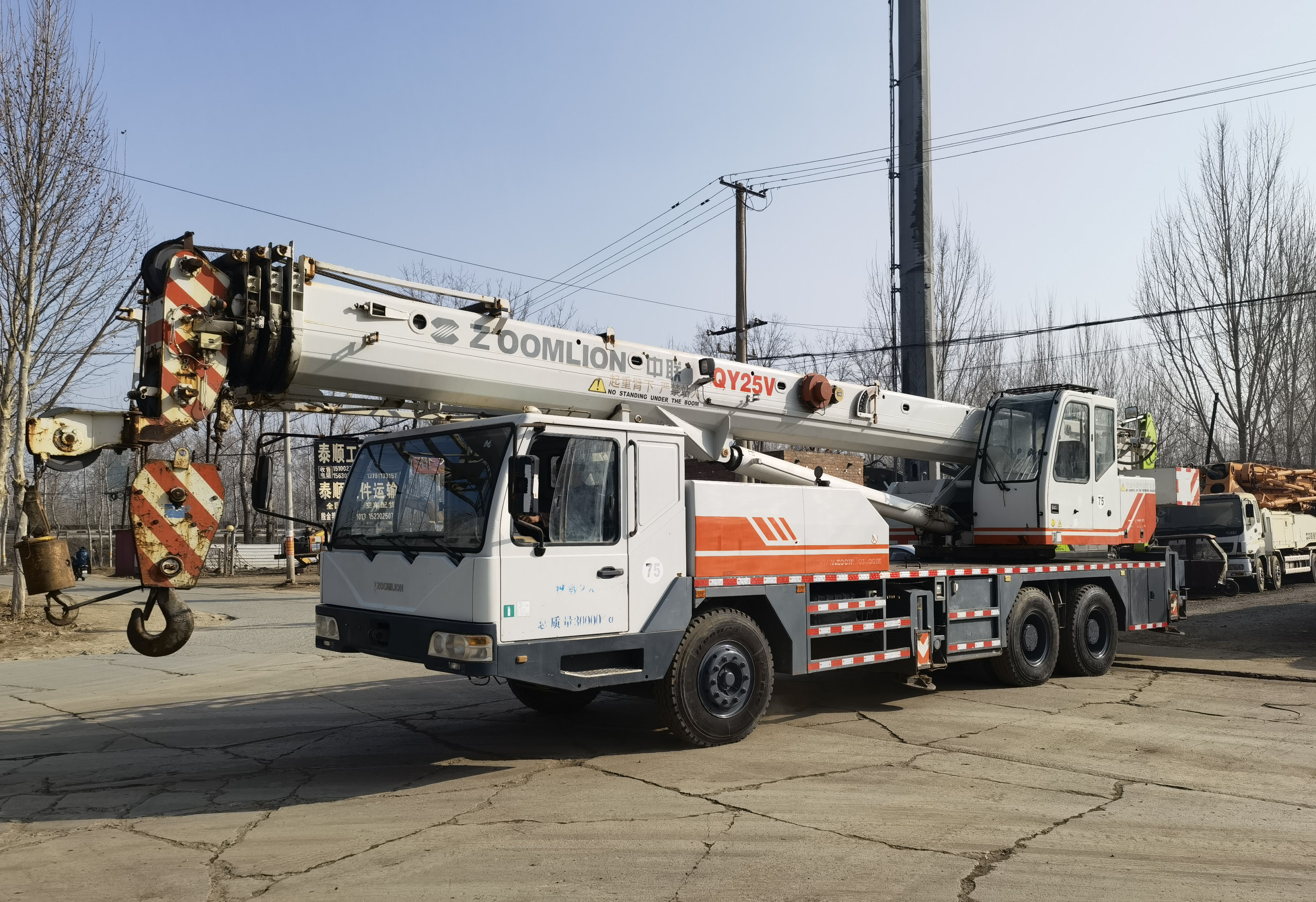 Used Zoomlion 25 Ton Hydraulic Truck Mounted Crane with Max. Lifting Height of 43m