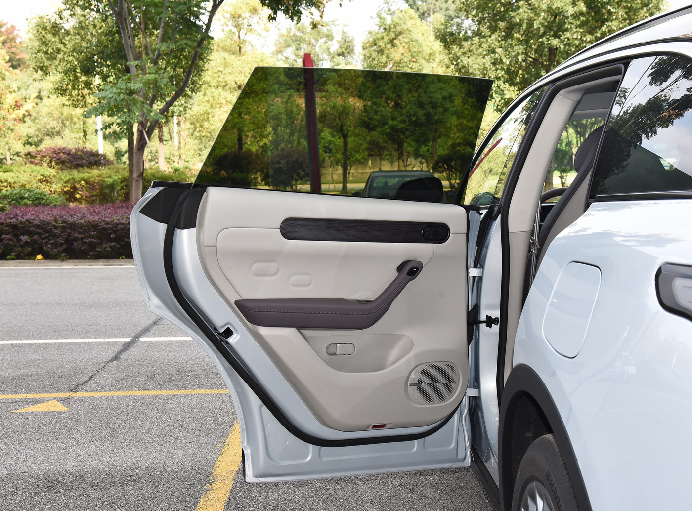 LEAPMOTOR C11 PHEV Medium Sized SUV Comprehensive Driving Mileage 1024KM