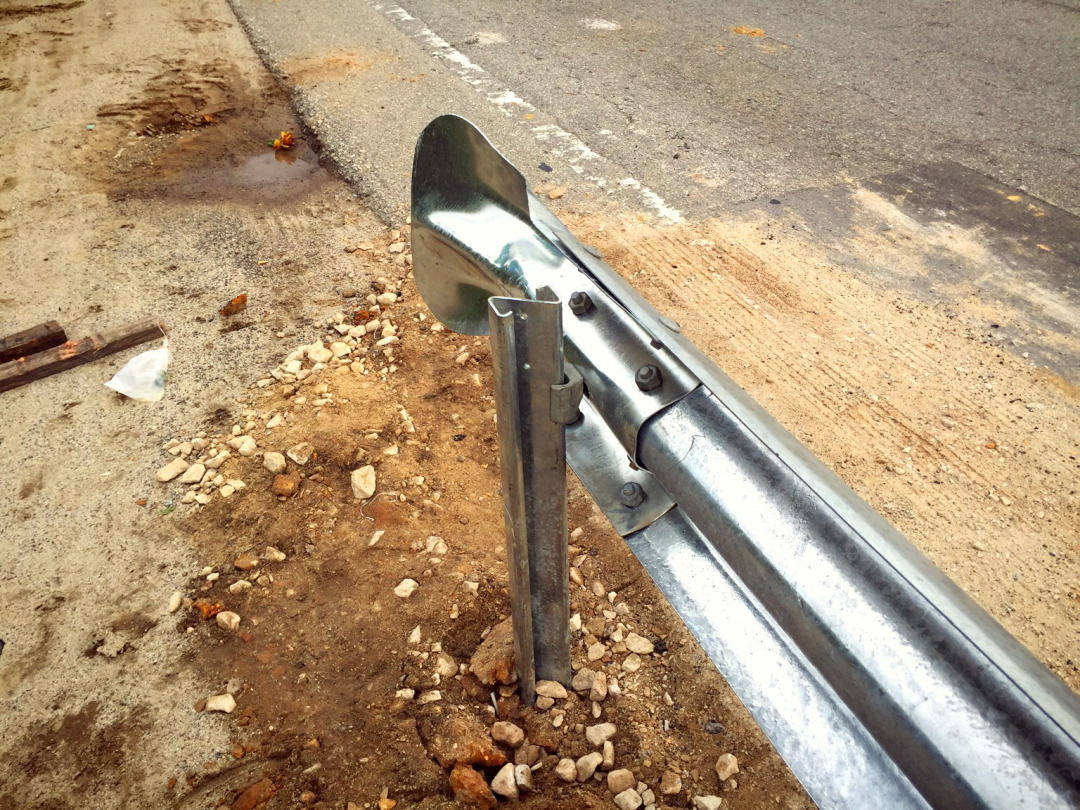 Traffic Road Hot Dipped Galvanized Steel Barrier Z Post for Guardrail