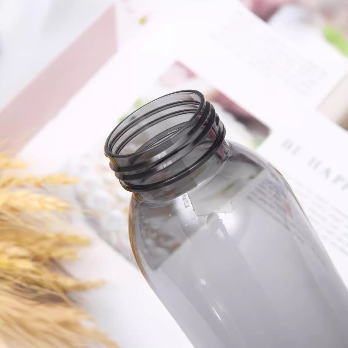 6.8*25.5cm Portable Handle 700ML Large Capacity Custom Tritan Sports Bottle Gym Water Bottle With Straw Button Dustproof Cover Design