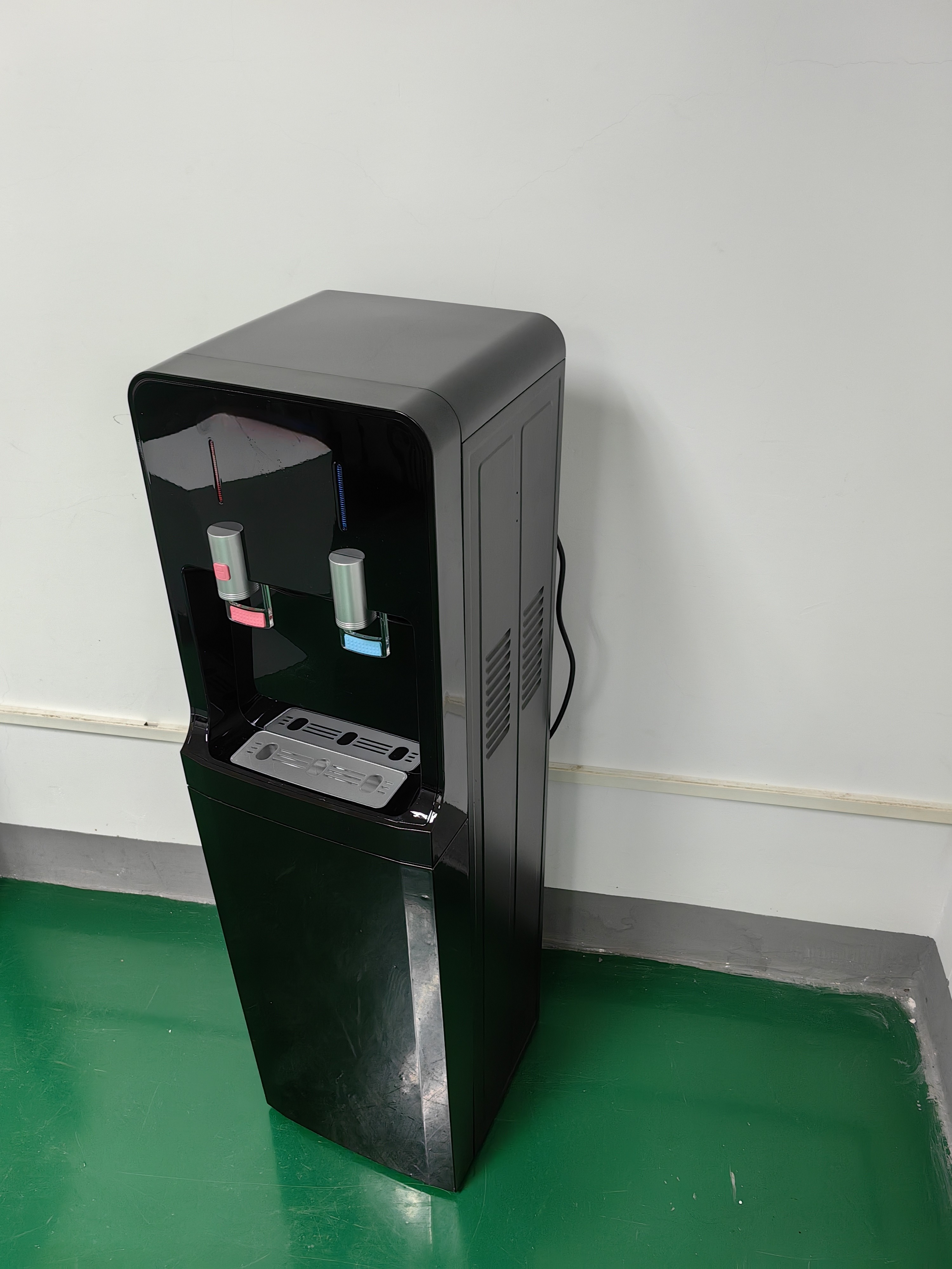 Office Drinking Water Dispenser ABS Plastic 31*31*96cm High-Performance