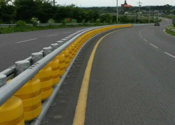 Anti Collision Safety Roller Barrier Better Flammability For Intricate Crossroads
