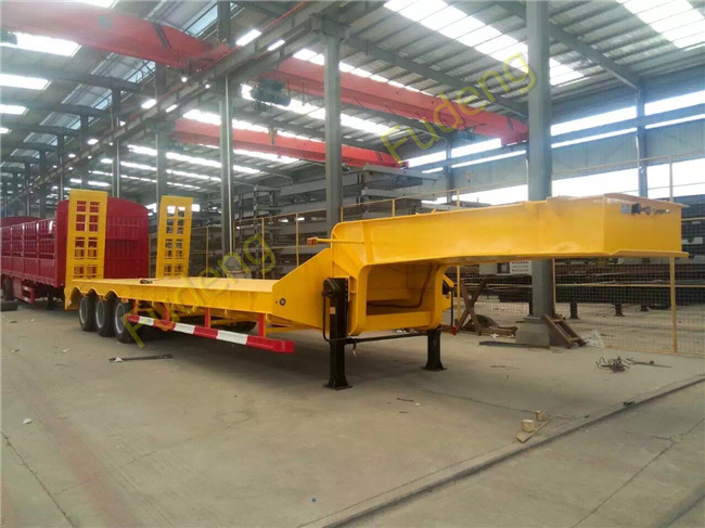 Three Axles Hydraulic Low Bed Semi Trailer Load Capacity 40 - 80 Tons
