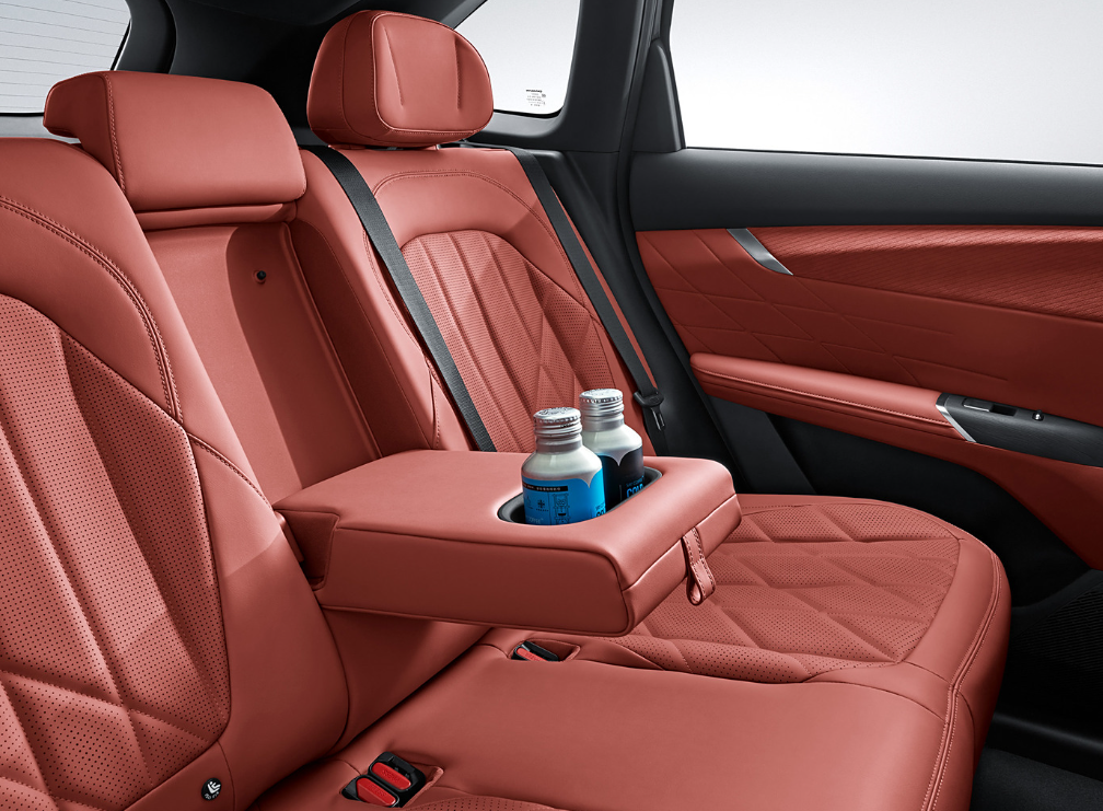 High Speed 5-Door 5-Seat Changan CS75 PLUS 1.5T SUV Hot Seller with Macpherson Front Suspension and Metal Roof Rack