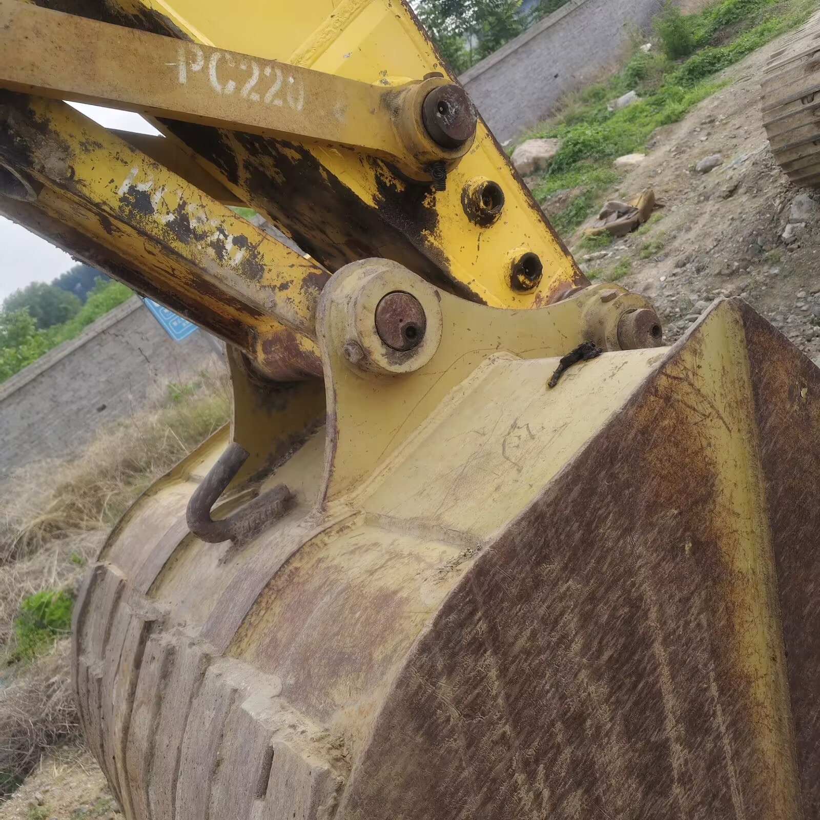 Komatsu PC220-7 Hydraulic Crawler Excavator 22 Ton Class