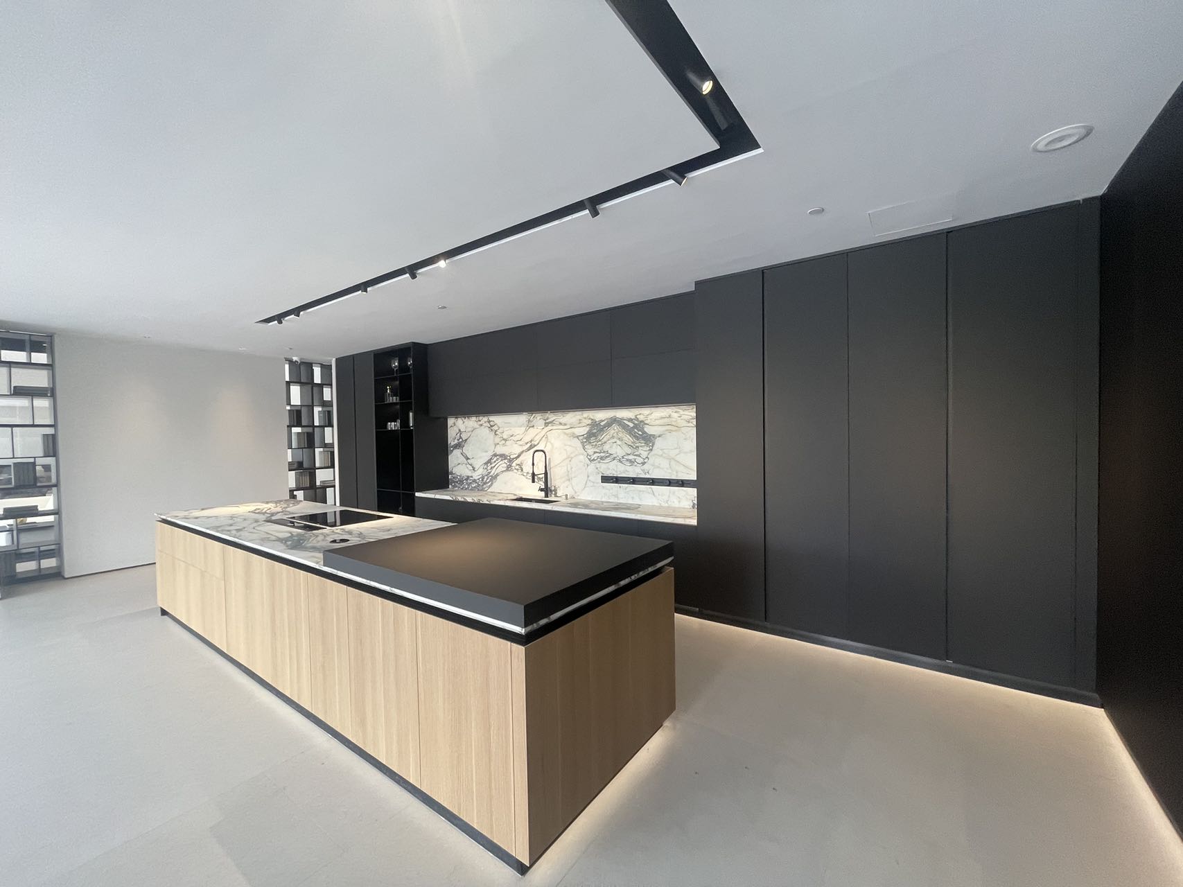 YALIG's Modern Lacquer Door Design for Wood Kitchen Cabinets Waterproof and Fireproof