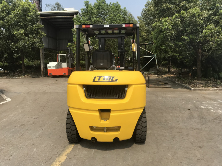 3-Stage Mast, Powerful 5 Ton Diesel Forklift Truck With Europe III Standard