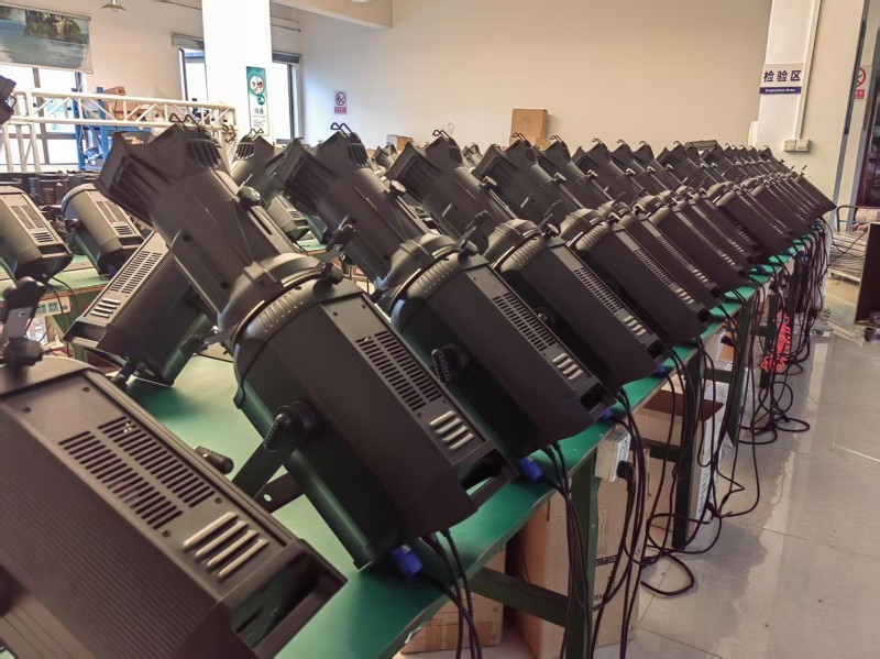 200W+200W CW WW Bi-color Ellipsoidal Profile LED Studio Light High High CRI Easy Installation
