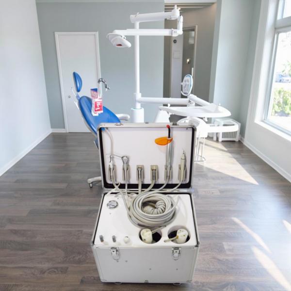 Hand-Held Design Portable Dental Unit 220V Pull Rod Dental Delivery Unit With