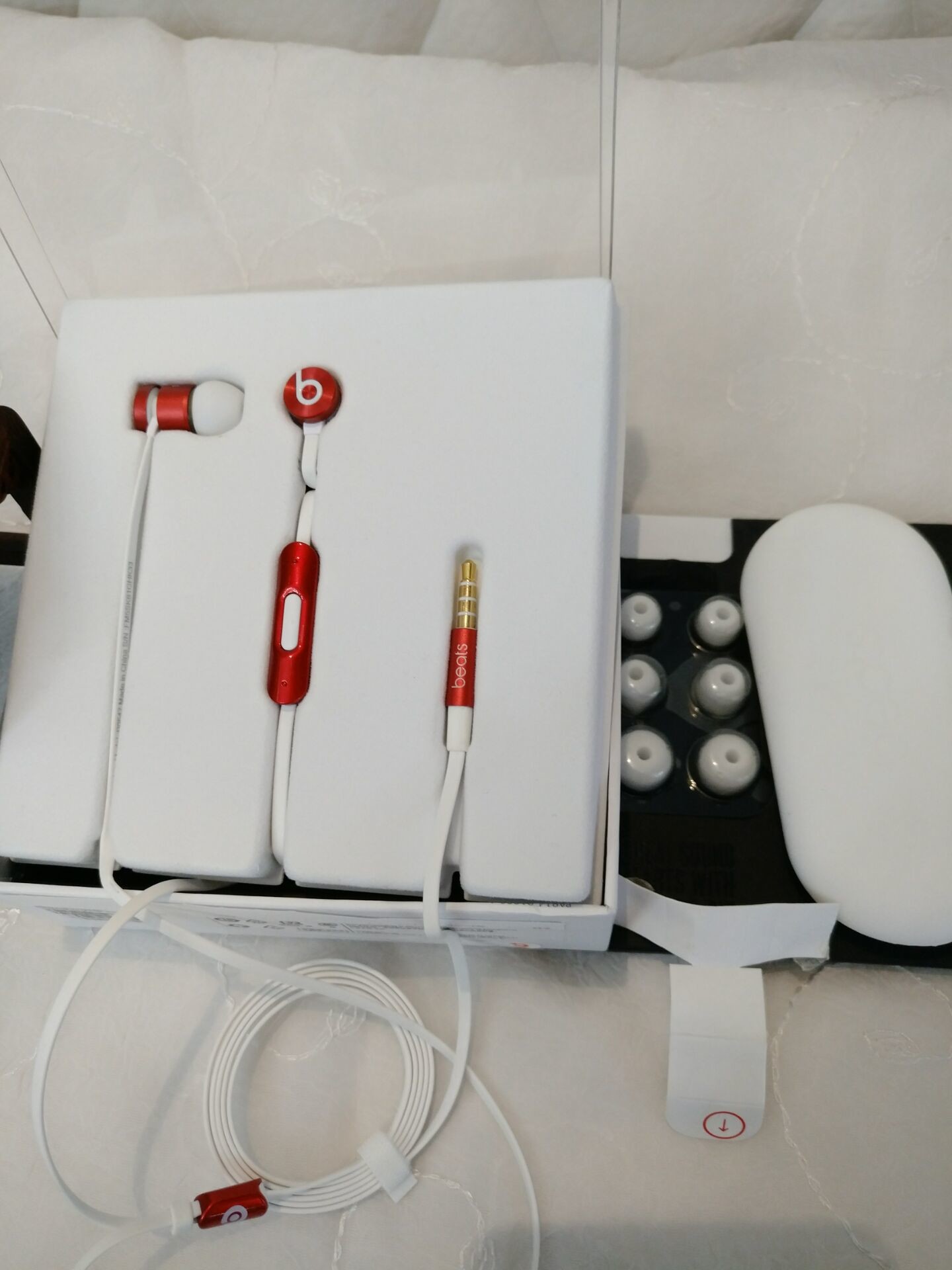 New urBeats Headphones Earphones With Mic by Dr.Dre Red Special Edition In Retail Packagingmade in china grgheadests.com