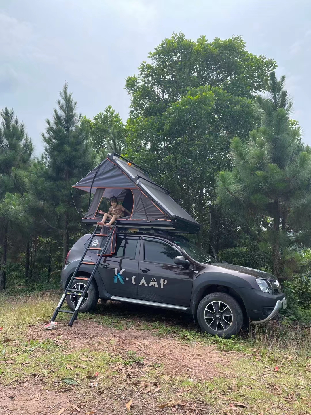 High- Aluminum Hard Shell Triangle Roof Top Tent for 2022 Car Hard Shell Rooftop Tent