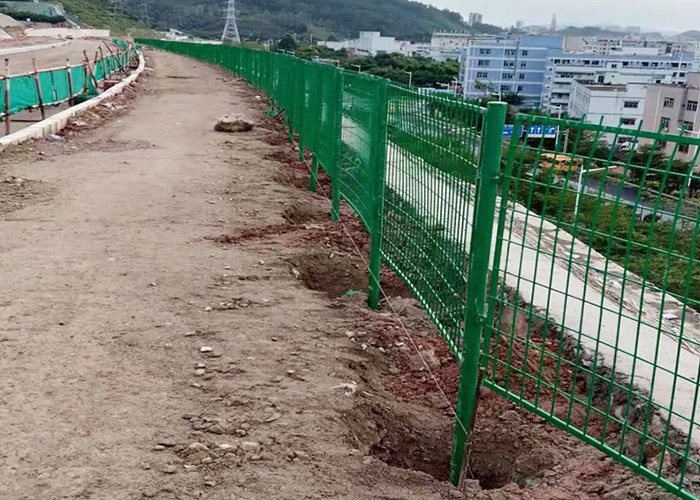 Galvanized Steel 3D Welded Mesh Fencing Panel For Road Guardrail