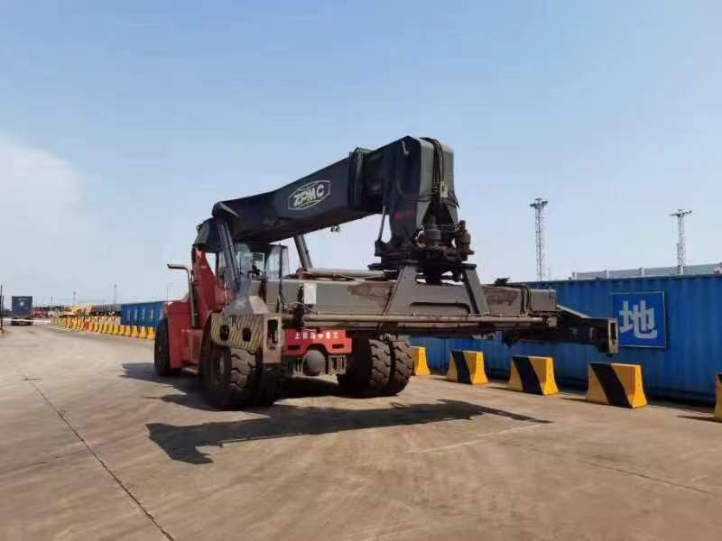 2010 Model Used Container Reach Stacker Crane ZPMC ZHRS45 Highly Efficient