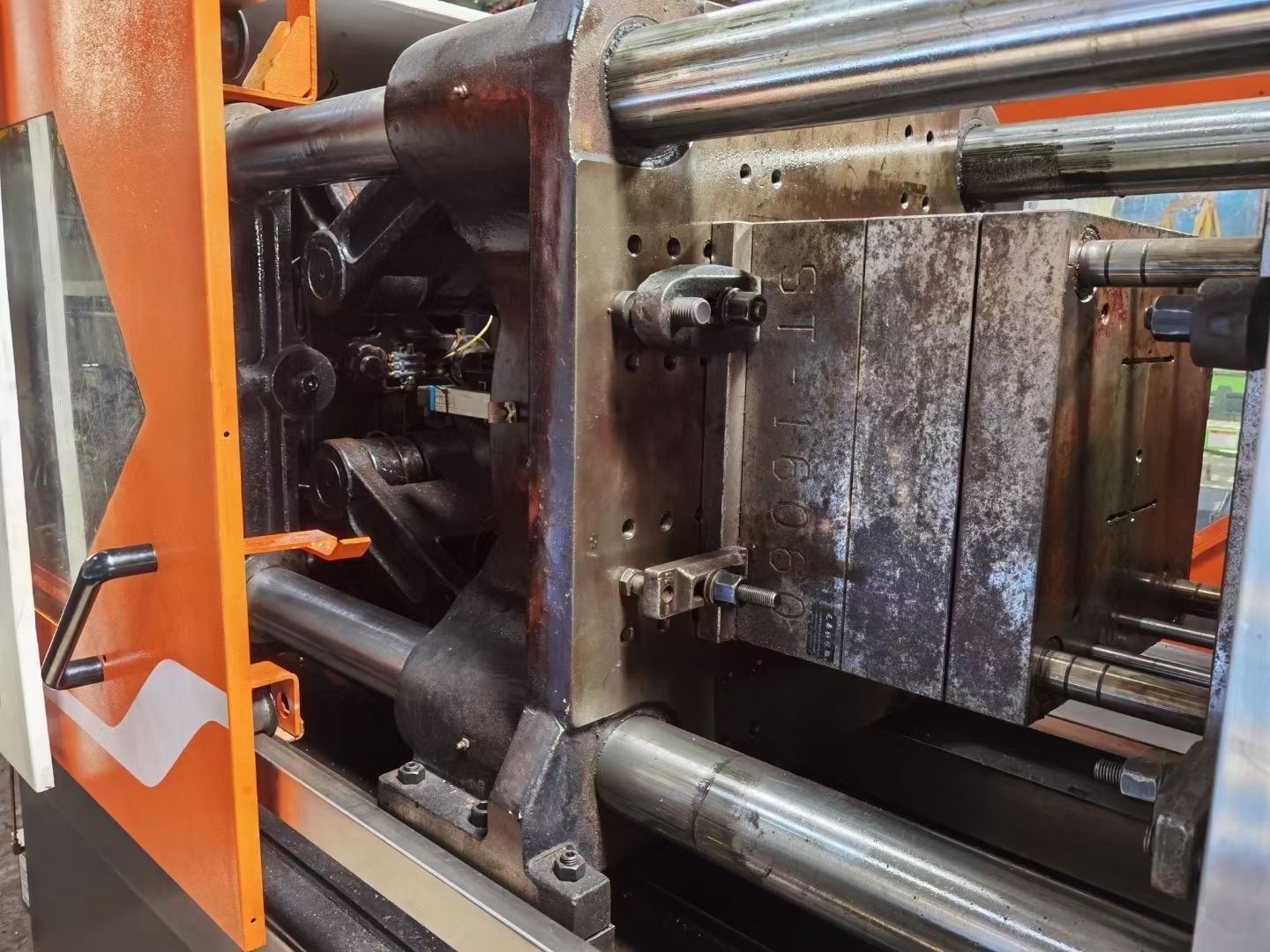Chen Hsong 228ton Second Hand Plastic Injection Moulding Machine For Phone Case Toys