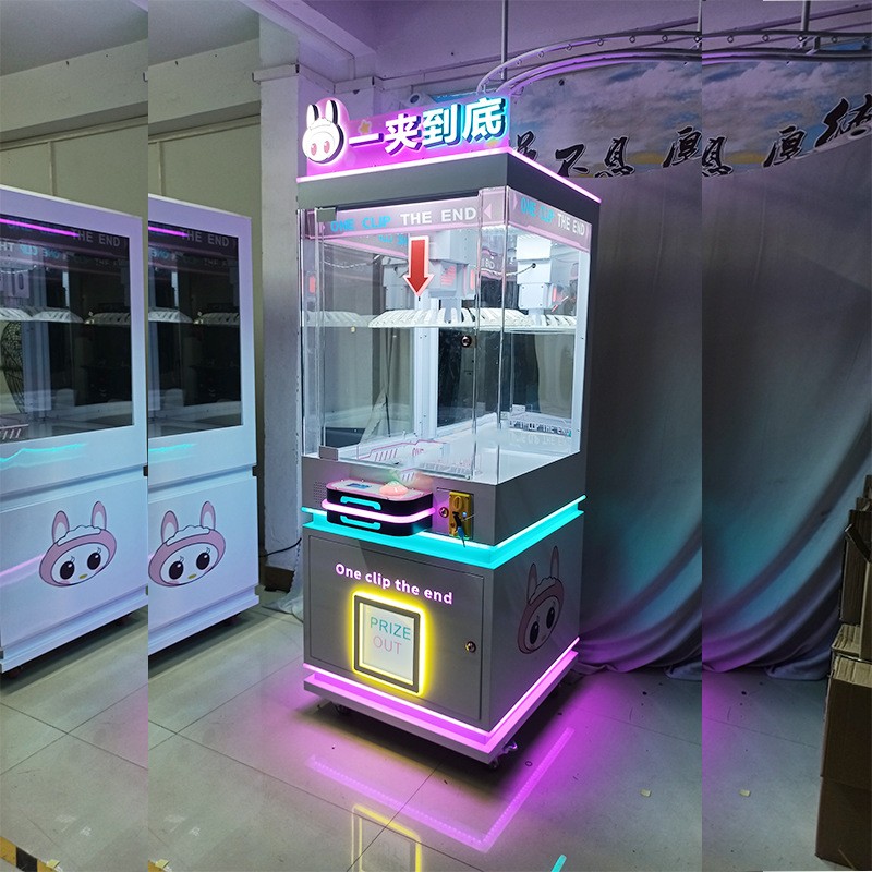 750*850*1850mm Space Clip Gift Game Machine for Children Age 3 Years Interactive Fun