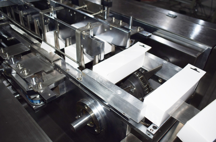 Vertical Cosmetic Cartoning Machine Intact Automatic Carton Packing Machine