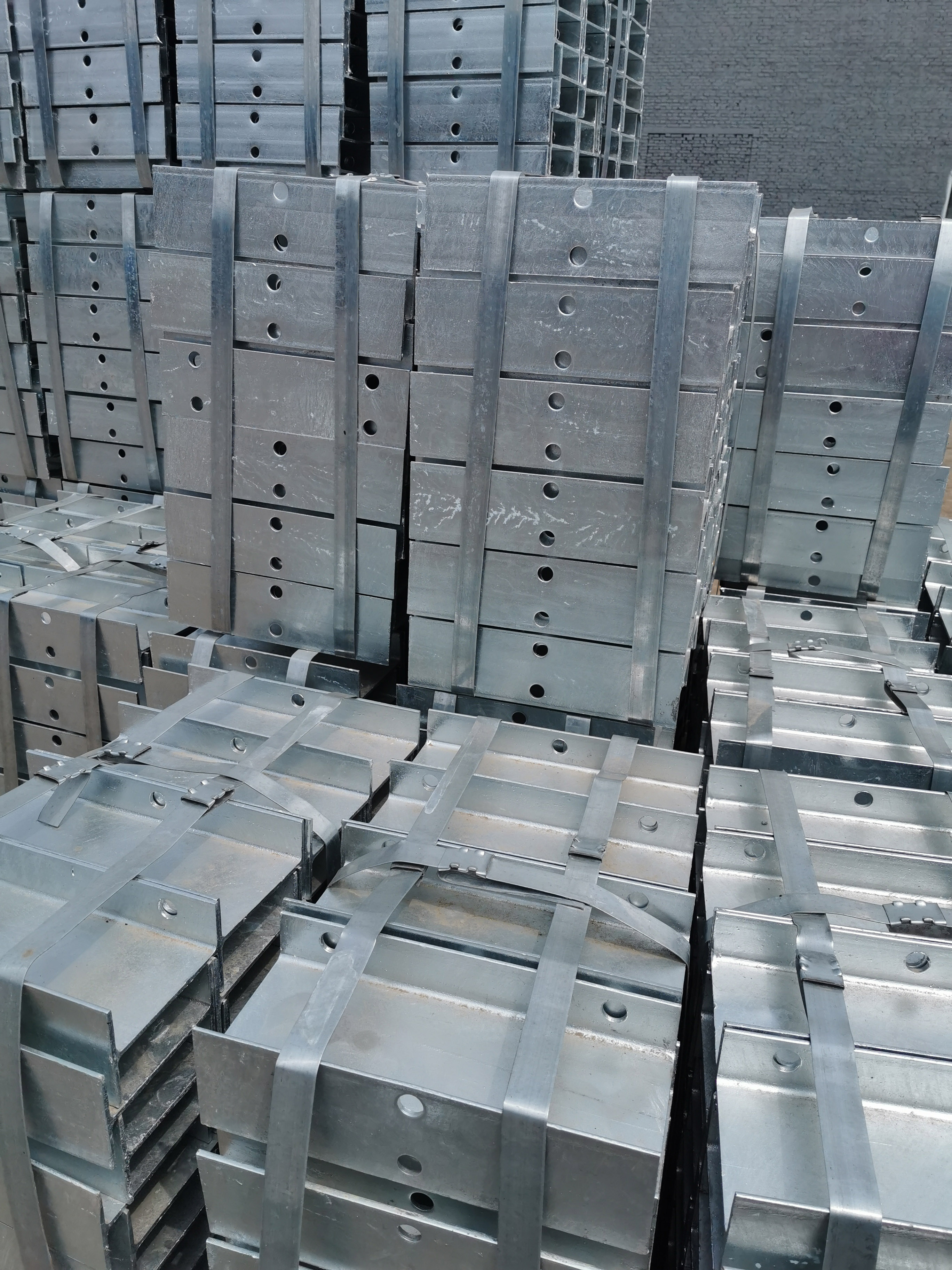 Hot Dipped Galvanized Steel Highway Guardrail H Spacer with ISO9001 2000 Certification