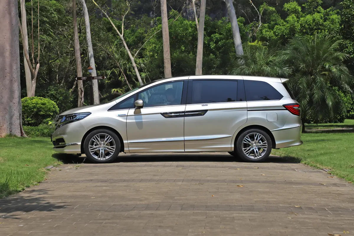 Medium SUV Hon-da ELYSION Luxury Hybrid Electric MPV Car 7 Seats for Your Requirements