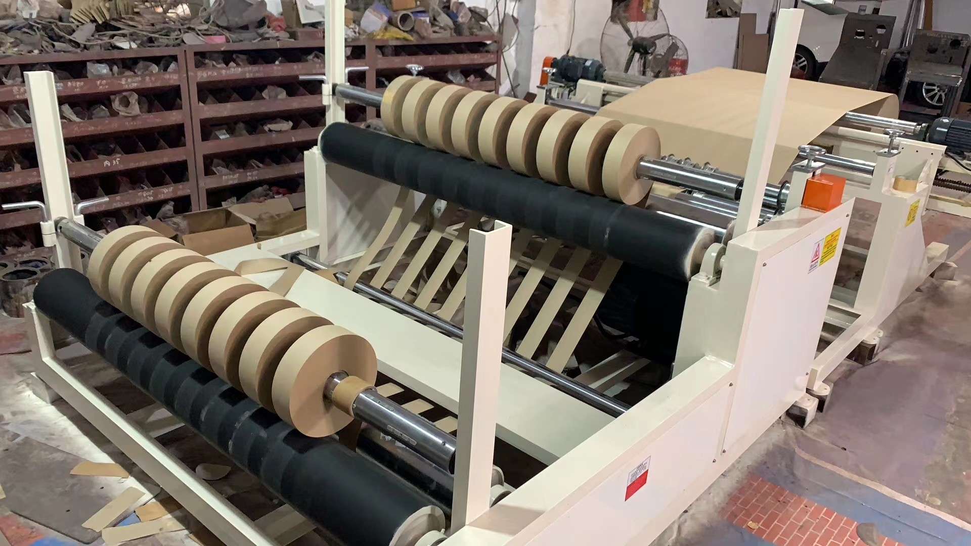 Roll Kraft Paper Slitting Machine Custom Size 100-140m/Min jumbo roll slitter rewinder