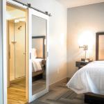 Finished White Wooden Sliding Doors Internal Bathroom Door 214cm Height