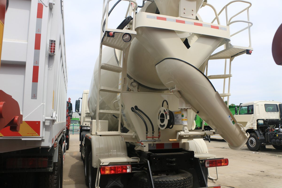 Foton Auman GTL 360HP Flat Top Cab 8X4 7.2m3 Concrete Mixer Truck
