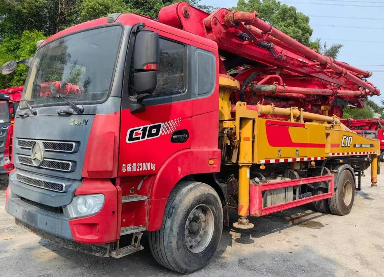 Used 2021 Sany Heavy Industry 39m Concrete Boom Pump 2 Shaft Number Maximum Cloth Depth 33.4M