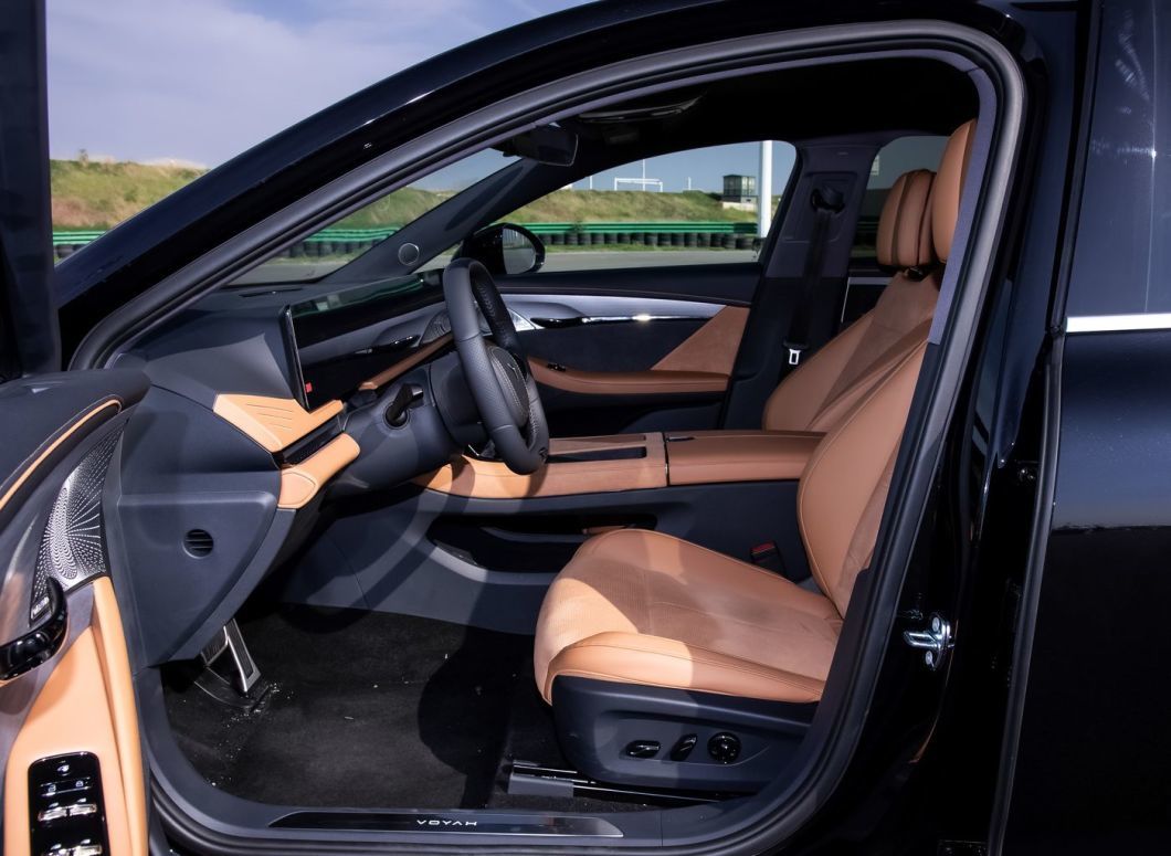 High Speed Voyah Electric EV Car Passion Hybrid Pure Electric Car