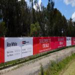 Anti Rusted Construction Fence Banners Backdrop 4 Sewing Lines Vivid Image