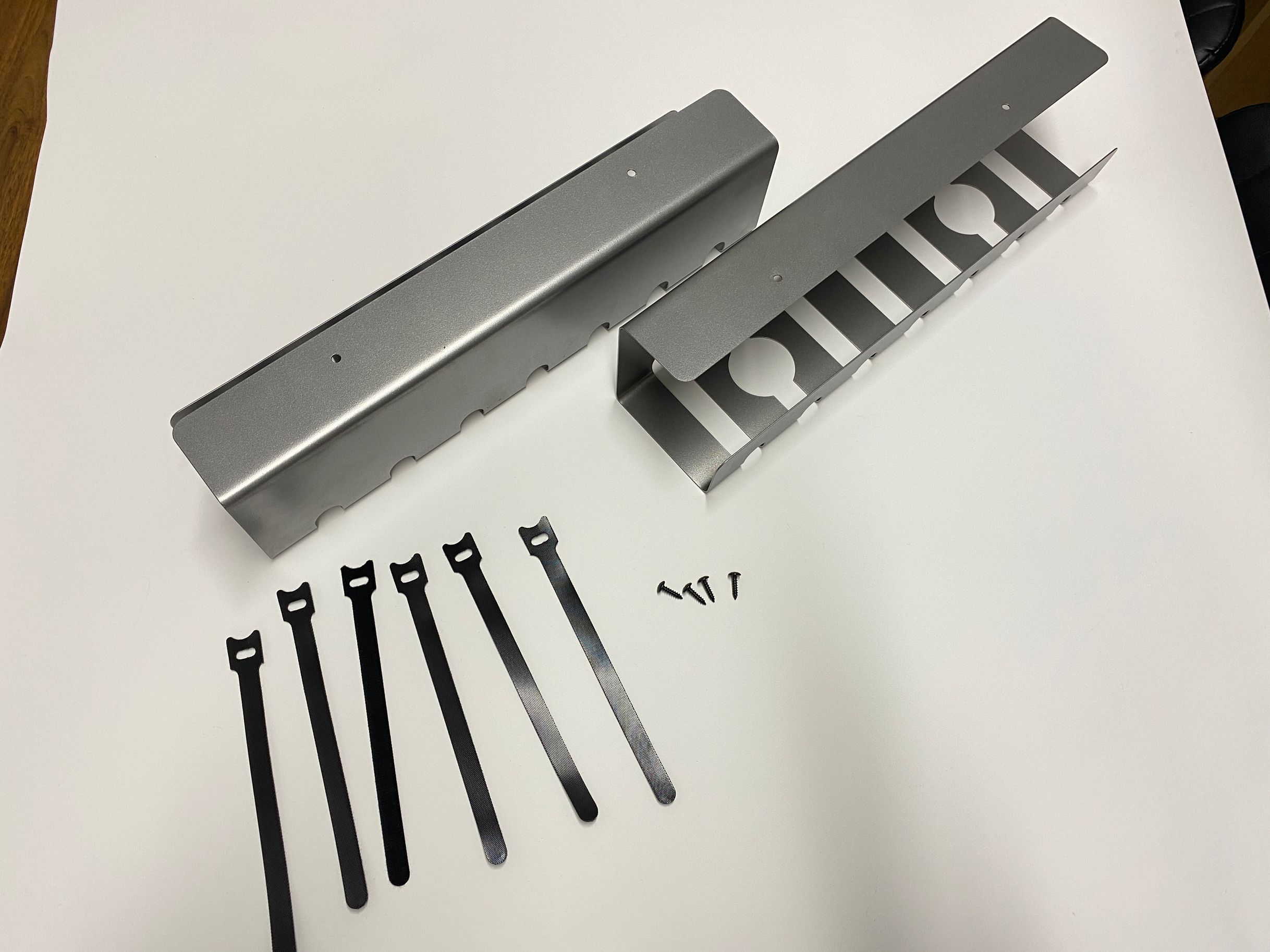 ISO9001 Rohs CE Certified Wall Mount Cable Tray Hanger 19 Cable Slots for Office Wire