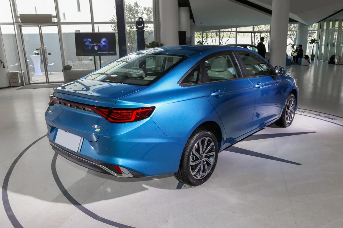 Geely Emgrand L Thor HiP EV Car Plug-in Hybrid 230km/h High speed Long Range 4735*1815*1495mm with speed Safety Features