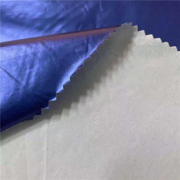 100% Nylon Gold Foiled Winter Breaker Fabric 40D*40D 75gsm 150cm Waterproof