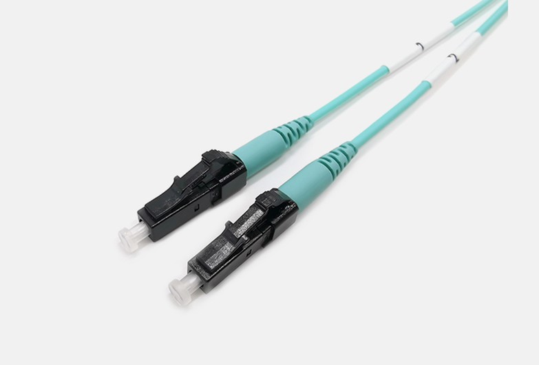 700 1 Customizable LC LC Duplex OM3 Patch Cord with various core types and cable diameters